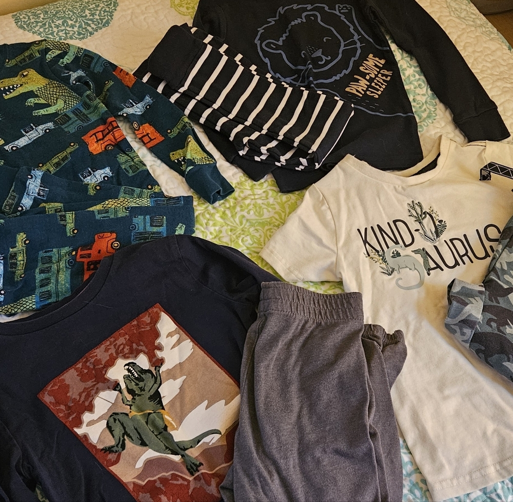 Boys 4T clothing. 2 sets of Carter's Pajamas & 2 sets of Tommy Bahama Outfits